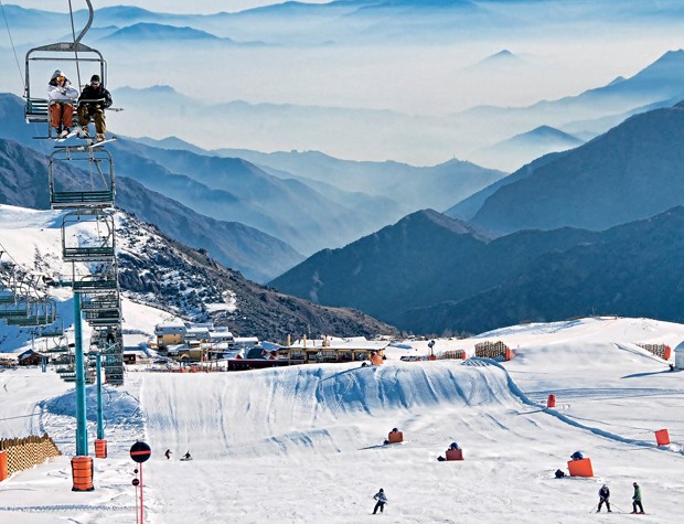 El Colorado: distante 40 km  da capital, a estação de esqui é o point de Ana no inverno (Foto: Martin Bernetti/ AFP)