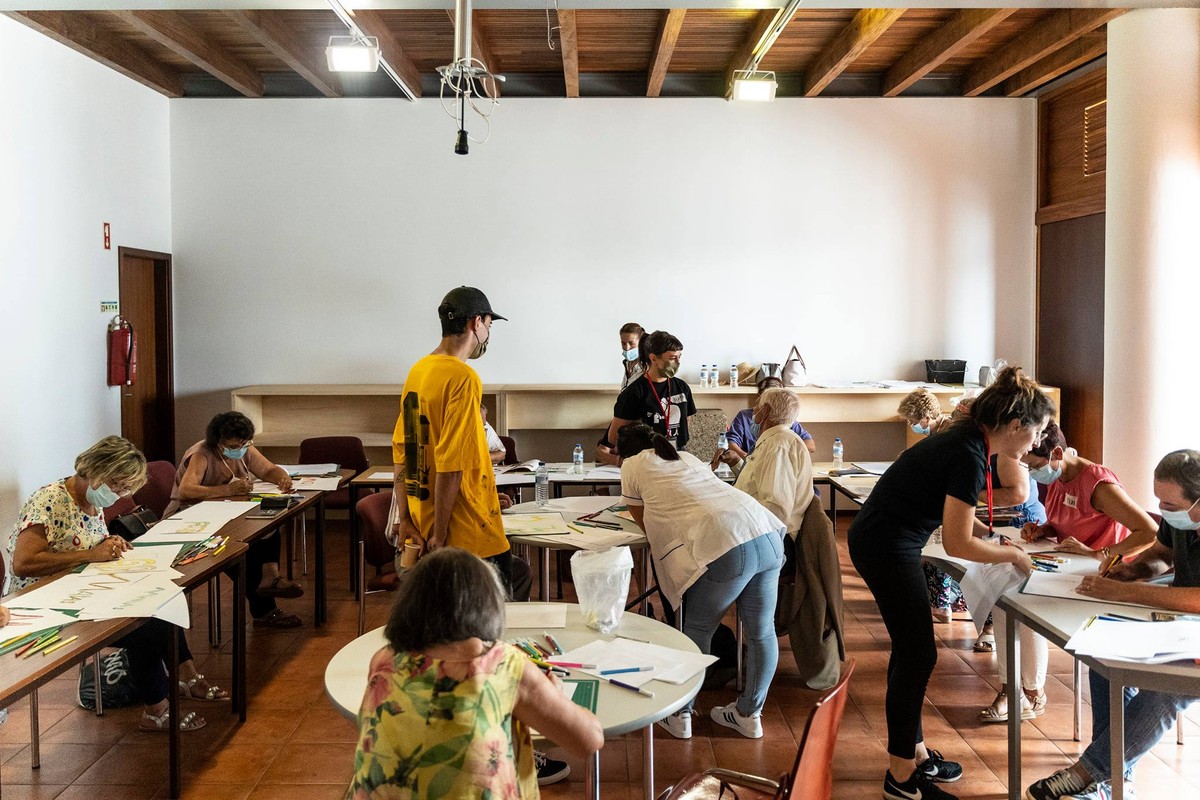 Lata 65 transforma idosos em grafiteiros | Blog Longevidade: modo de usar