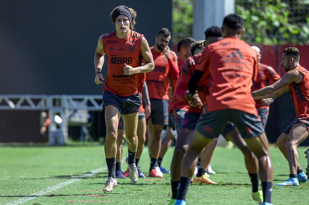 David Luiz treinou com o grupo normalmente nesta sexta &mdash; Foto: Marcelo Cortes / CRF