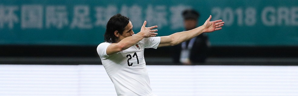 Cavani garantiu o título do torneio amistoso "China Cup" para o Uruguai como gol da vitória sobre Gales (Foto: Reuters)