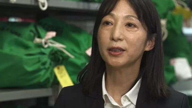Yukiko Igarashi é a chefe do Centro de Achados e Perdidos em Lidabashi, Tóquio (Foto: BBC)