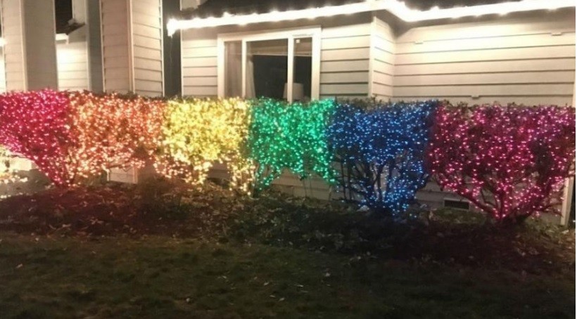 Mulher rebate vizinhança homofóbica com arco-íris de 10 mil luzes no Natal (Foto: Reprodução )