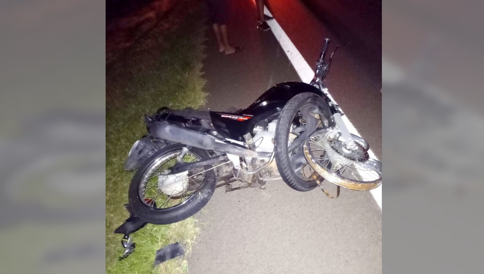 Batida entre moto e carreta na SP-294 deixou uma pessoa morta e outra ferida — Foto: Arquivo pessoal