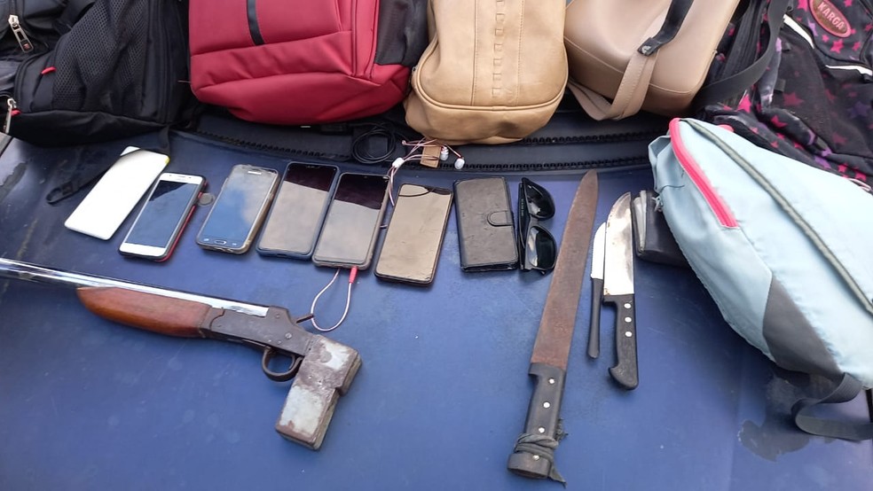 Presos suspeitos de praticarem assaltos em paradas de ônibus na Grande São Luís — Foto: Divulgação/13º BPM