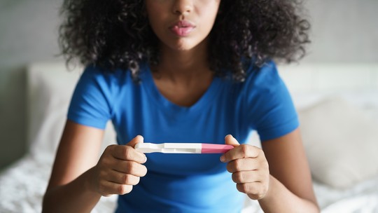 Teste caseiro de gravidez viraliza nas redes sociais; afinal, funciona ou não?