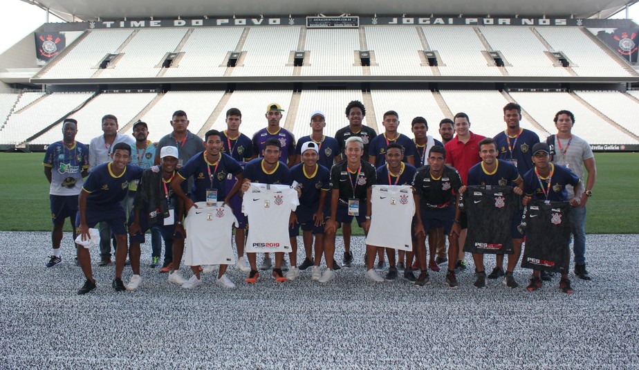 Corinthians leva elenco do VisÃ£o Celeste Ã  Arena e banca passagens de volta de rival da Copinha
