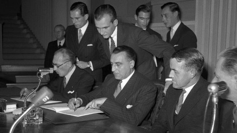 A assinatura das Convenções de Genebra em 1949 (Foto: Getty Images via BBC News)