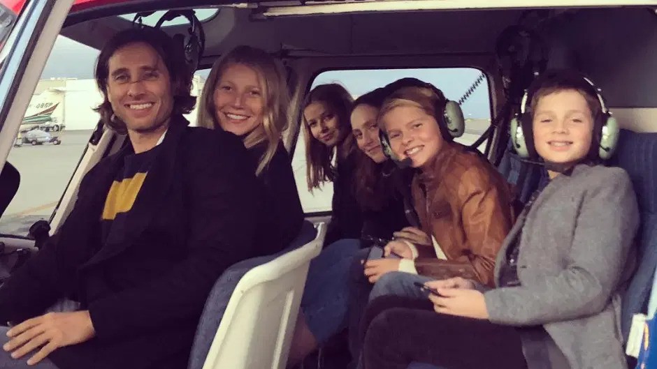 Gwyneth Paltrow, Brad Falchuk e os filhos (Foto: Instagram)