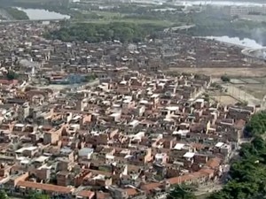 Forças de pacificação ocupam a Maré desde abril deste ano (Foto: Reprodução / TV Globo)