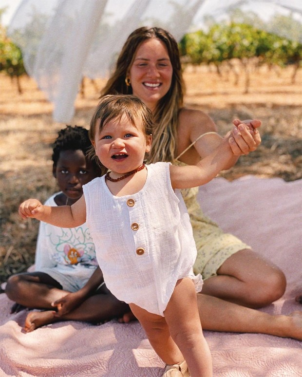 Giovanna Ewbank e os filhos, Bless e Zyan (Foto: Reprodução / Instagram)