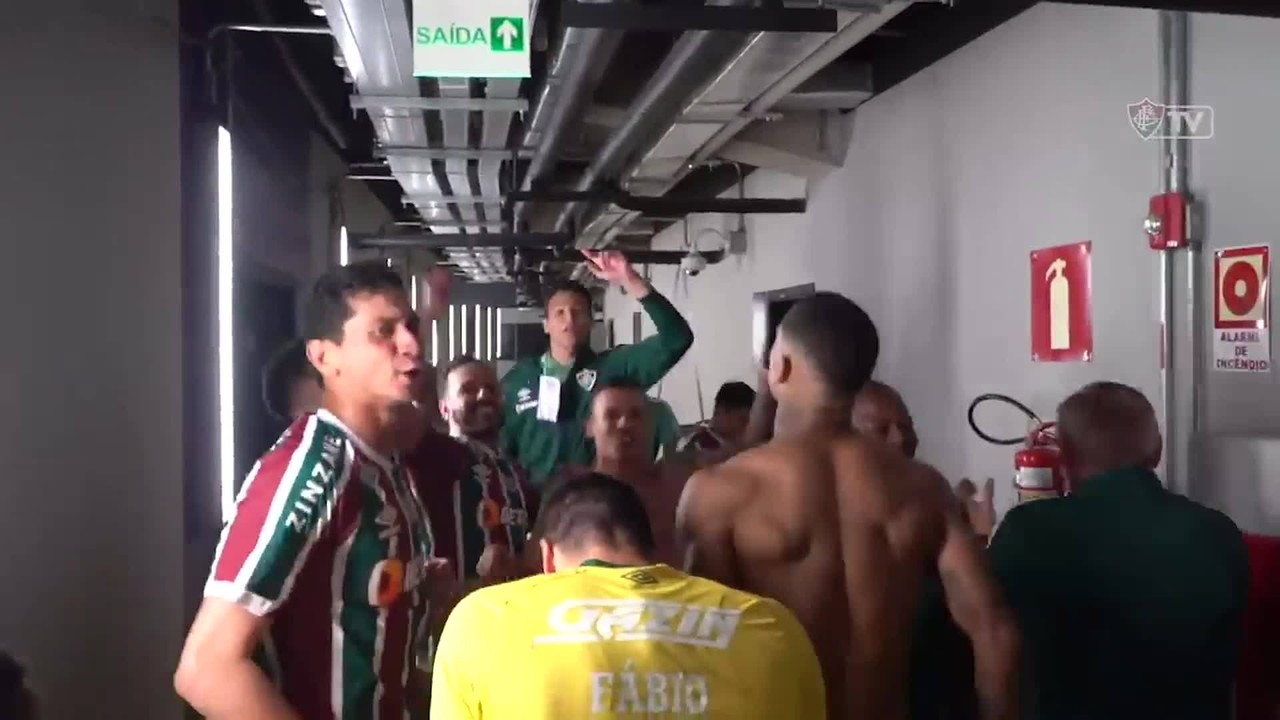 Jogadores do Fluminense cantam música 'Louco da Cabeça' após vitória sobre o Cruzeiro