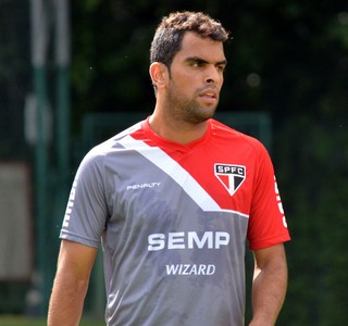 Problema no joelho pode tirar Maicon da partida contra o Chapecoense
