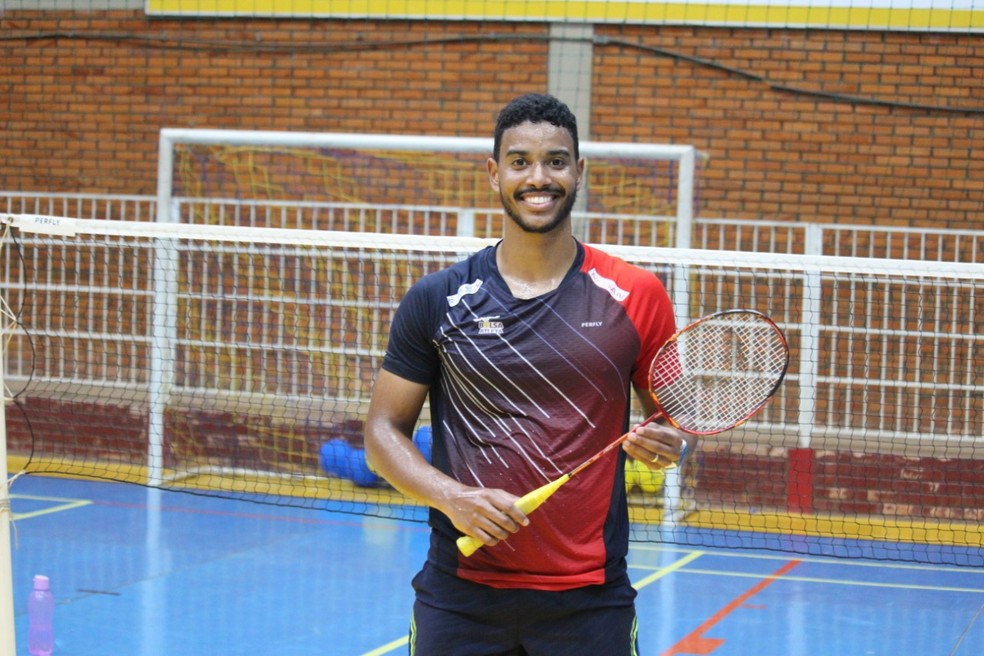 Atleta Ygor Coelho promove o badminton no Norte de Minas — Foto: Bruno Lima/Inter TV Grande Minas