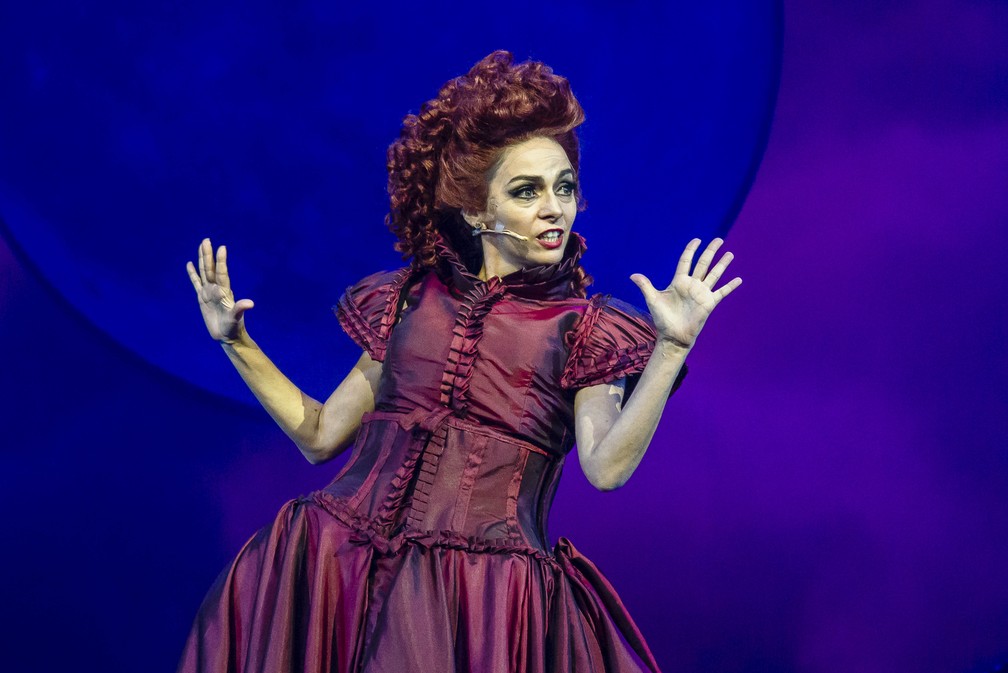 Claudia Ohana interpreta Natasha em musical inspirado na novela 'Vamp' — Foto: Caio Galucci