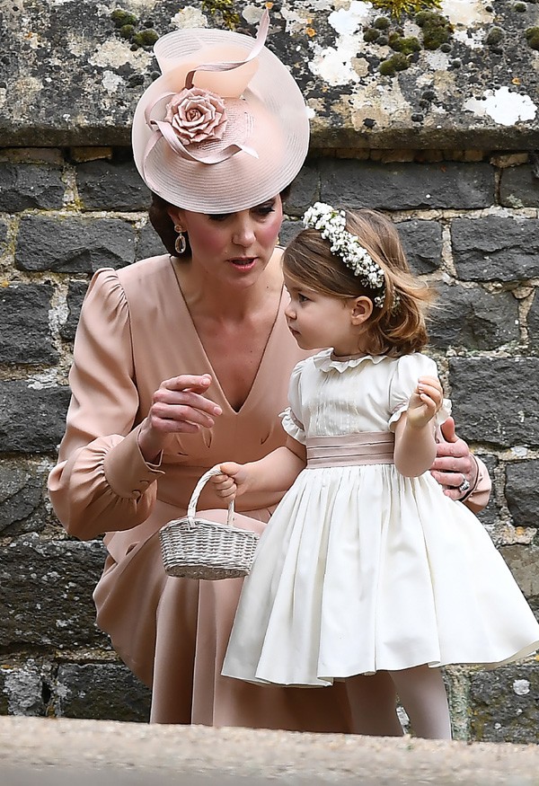 Kate Middleton com a filha Charlotte (Foto: Getty Images)