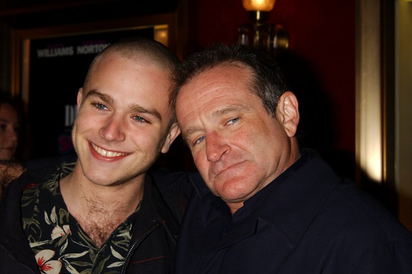 Robin Williams (1951-2014) com o filho Zak Williams, em foto de 2002 (Foto: Getty Images)