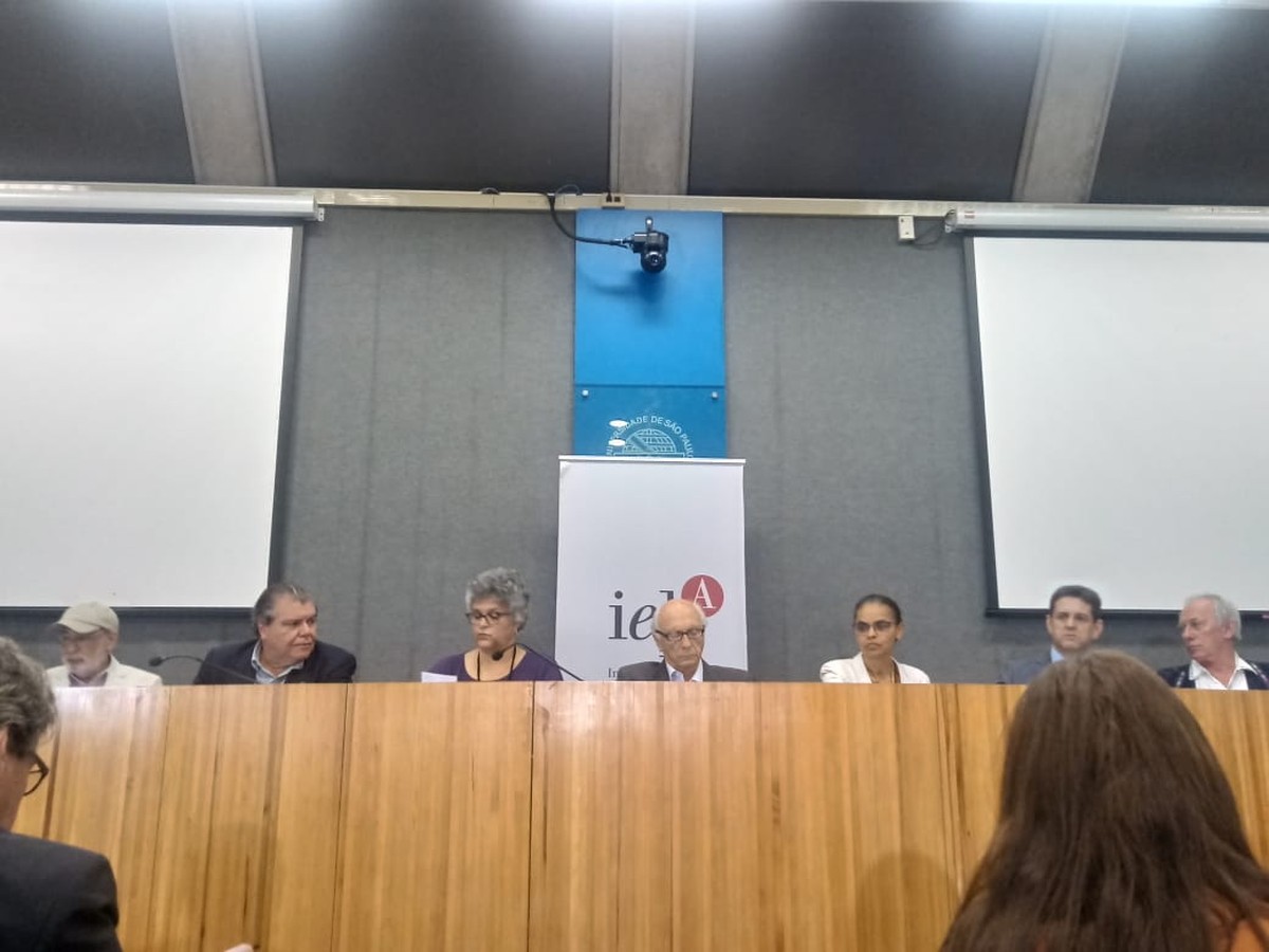 'A governança socioambiental do Brasil está sendo desmontada, em afronta à Constituição', dizem ex-ministros do Meio Ambiente
