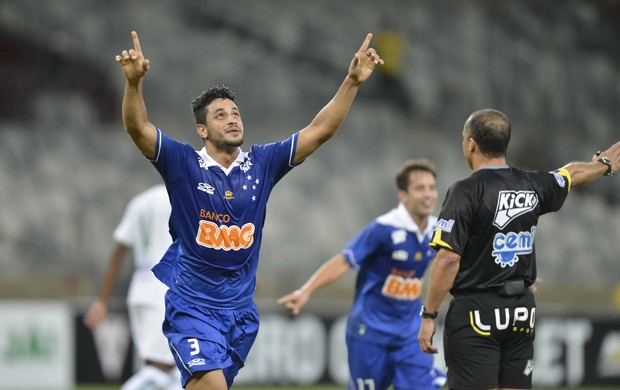 Léo comemora gol (Foto: Washington Alves / Vipcomm)