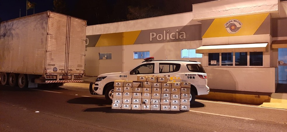Grande quantidade de maconha foi apreendida na SP-270 — Foto: Polícia Rodoviária