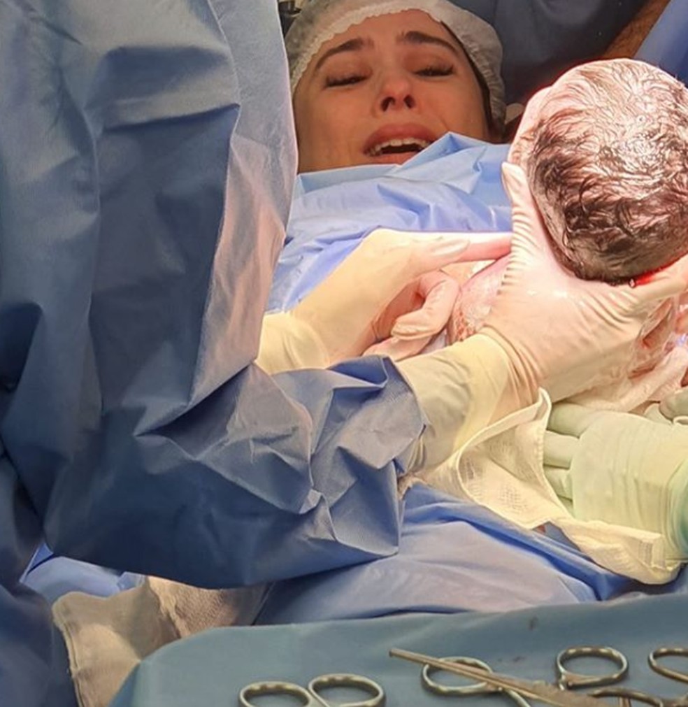 Tatá Werneck compartilha momento do nascimento da filha  — Foto: Reprodução/Instagram 