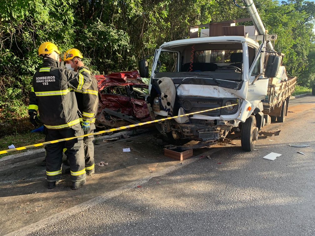 Acidente Entre Carro E Caminhao Deixa Cinco Mortos Na Br 251 No Norte De Minas Grande Minas G1