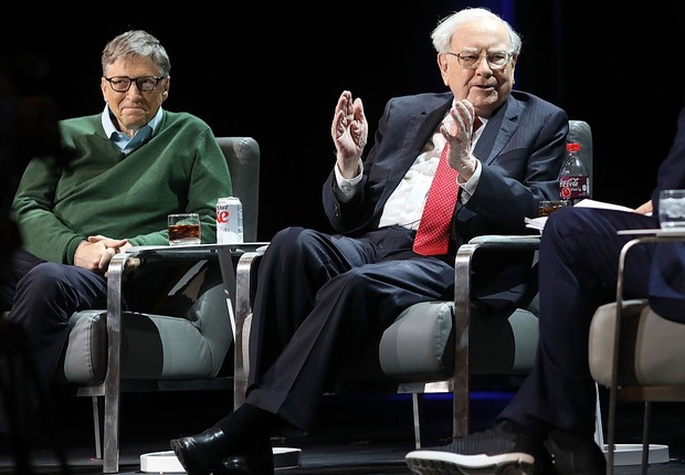 Bill Gates e Warren Buffett falam na Columbia University (Foto: Spencer Platt/Getty Images))