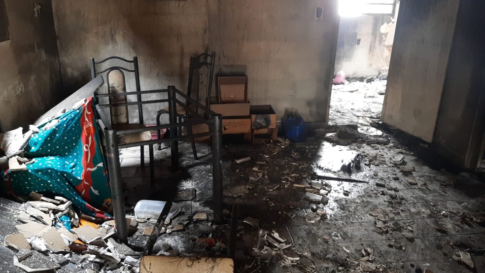 Casa é destruída por incêndio criminoso no Bairro Tabajaras em Uberlândia — Foto: Corpo de Bombeiros/Divulgação