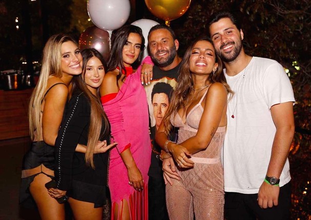Anitta e Mikey Chetrit curtiram juntos a festa de28 da cantora em Miami (Foto: Reprodução/Instagram)