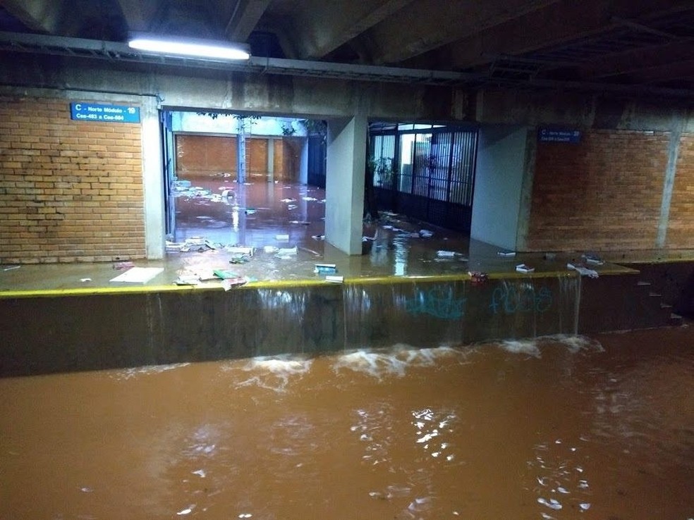 Chuva alaga parte do ICC Norte, em Brasília — Foto: Arquivo pessoal