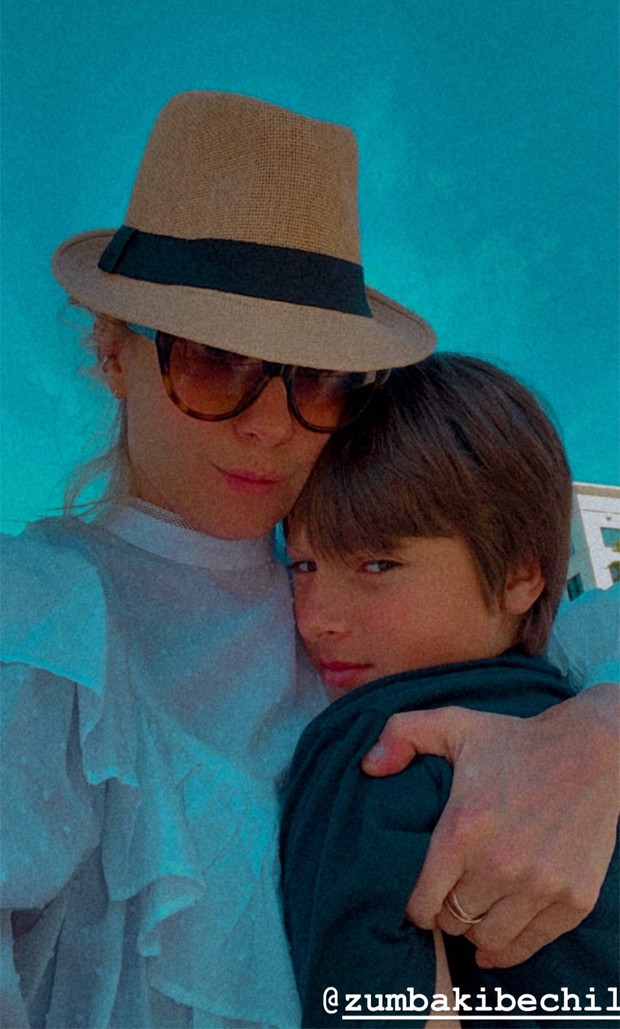 Carolina Dieckmann curte o domingo ensolarado em safári com o caçula, José (Foto: Reprodução / Instagram)