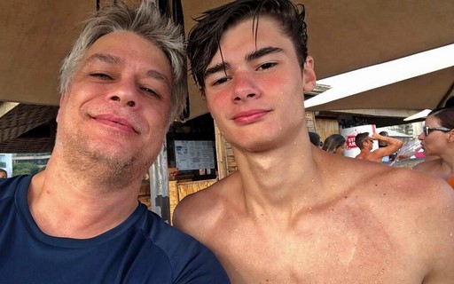 Fabio AssunÃ§Ã£o posa com o filho no Rio de Janeiro