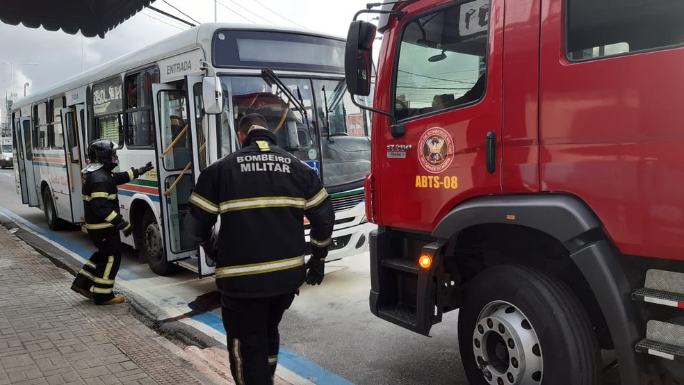 Princípio de incêndio foi registrado em ônibus da linha 37 em Natal — Foto: Sérgio Henrique Santos/Inter TV Cabugi