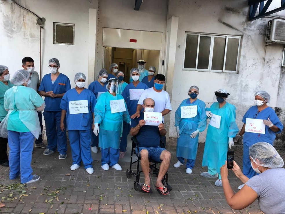 Paciente é o primeiro com a doença a receber alta no hospital — Foto: Divulgação/HRA