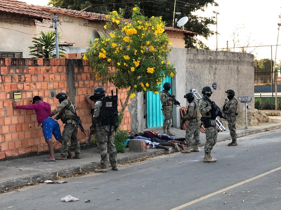 Polícia Civil faz operação em Sete Lagoas — Foto: Danilo Girundi/TV Globo