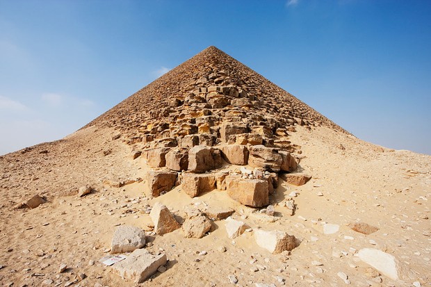 Sneferu's Red Pyramid, Dahshur, Al Jizah, Egypt. (Photo by: Insights/Universal Images Group via Getty Images) (Foto: Universal Images Group via Getty)