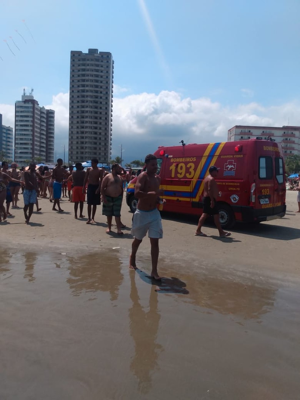 Banhista é resgatado após se afogar no mar em Praia Grande, SP | Santos e  Região | G1