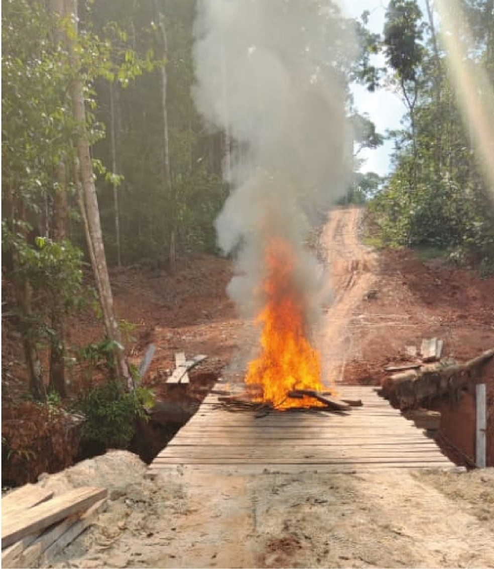 Operação Tamoiotatá II destruiu ponte no Sul do Amazonas — Foto: Ipaam