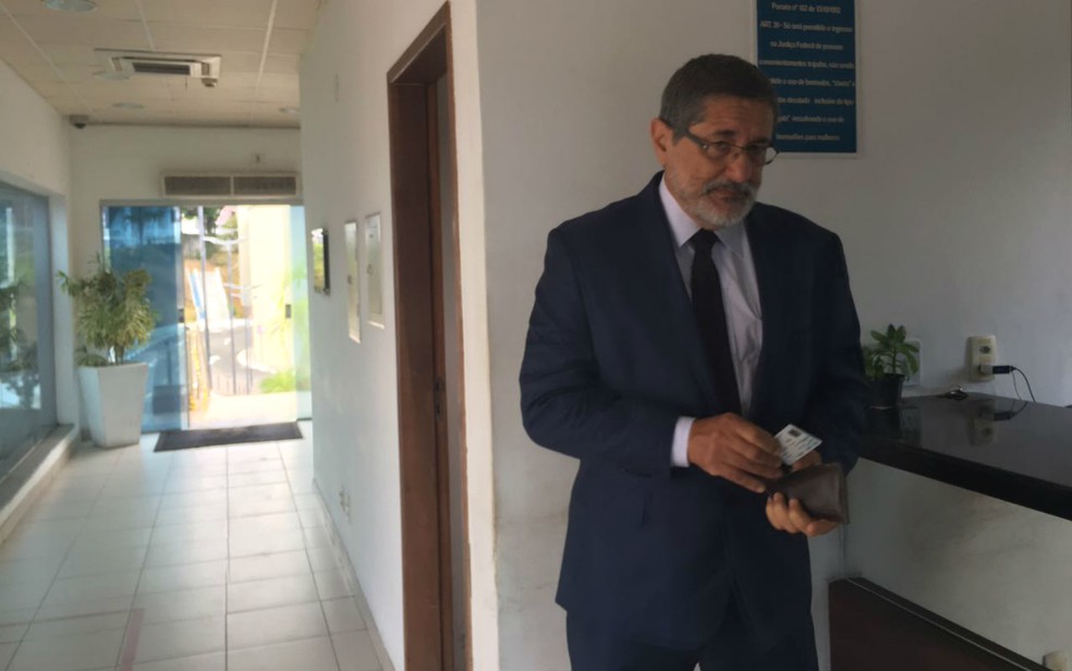 Gabrielli vai depôs como testemunha de defesa de ex-tesoureiro do PT (Foto: Juliana Almirante/G1 Bahia)