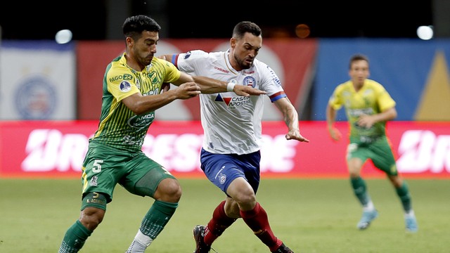 Gilberto em ação em partida entre Bahia e Defensa y Justicia, na Arena Fonte Nova