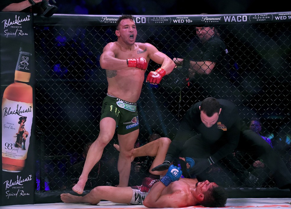 Goiti Yamauchi não suportou a pressão de Michael Chandler (Foto: Getty Images)
