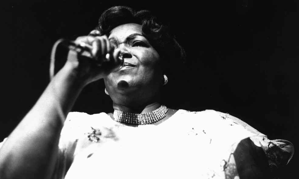 Brasil, Rio de Janeiro, RJ. 14/05/1979. A cantora e compositora de sambas, Dona Ivone Lara (Yvonne Lara da Costa), se apresenta no Rio de Janeiro, na dÃ©cada de 70 (Foto: DomÃ­cio Pinheiro/EstadÃ£o ConteÃºdo)