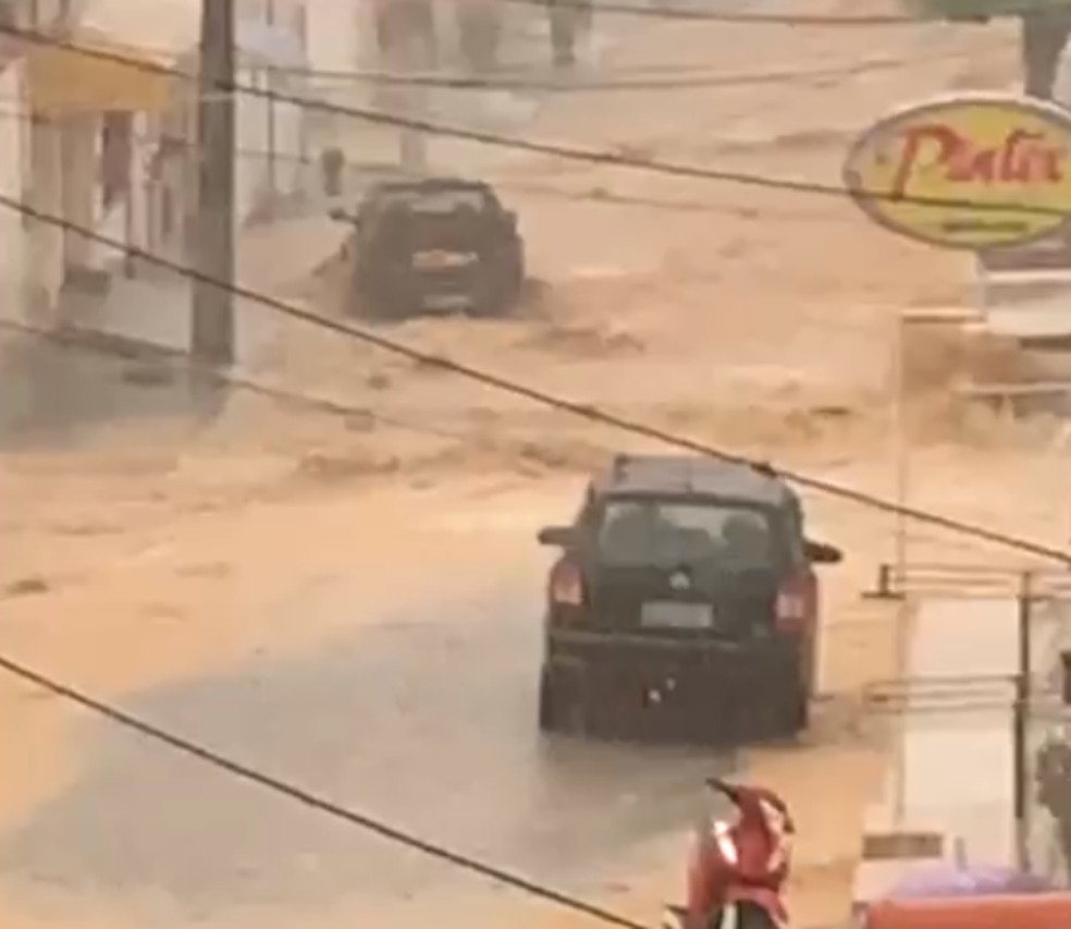 Chuva alaga ruas na cidade de Cícero Dantas, no interior da Bahia — Foto: Prefeitura de Cícero Dantas