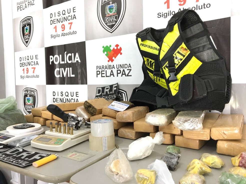 Materiais utilizados para o tráfico de drogas foram apreendidos na casa do homem em Campina Grande (Foto: Divulgação/Policia Civil)