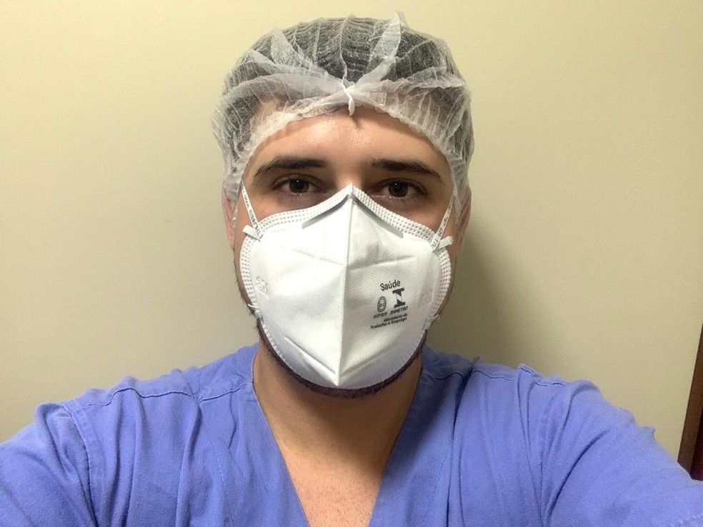 Enfermeiro Marcos Cavalcanti, de 26 anos, atua na linha de frente durante a pandemia &mdash; Foto: Arquivo pessoal
