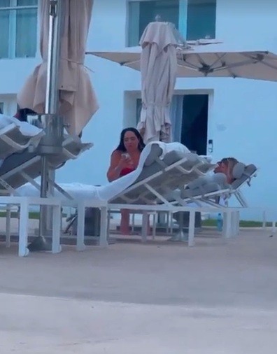 Patrick Abrahão flagra Perlla em momento inusitado durante lua de mel em Cancún (Foto: reprodução/ Instagram)
