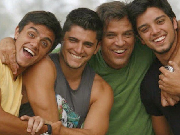 Felipe Simas, Bruno Gissoni, Beto Simas e Rodrigo Simas (Foto: Reprodução/Instagram)