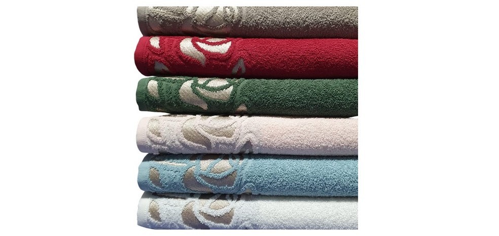 O kit de toalhas da lmpeter acompanha cinco peças de cores variadas (Foto: Amazon / Reprodução)