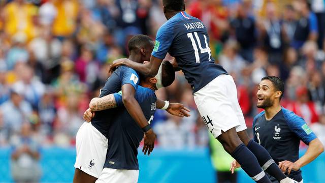 Pogba comemora gol da França contra a Austrália 