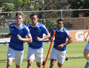 Mello pega pesado com os atletas do Cruzeiro em manhã de treino físico