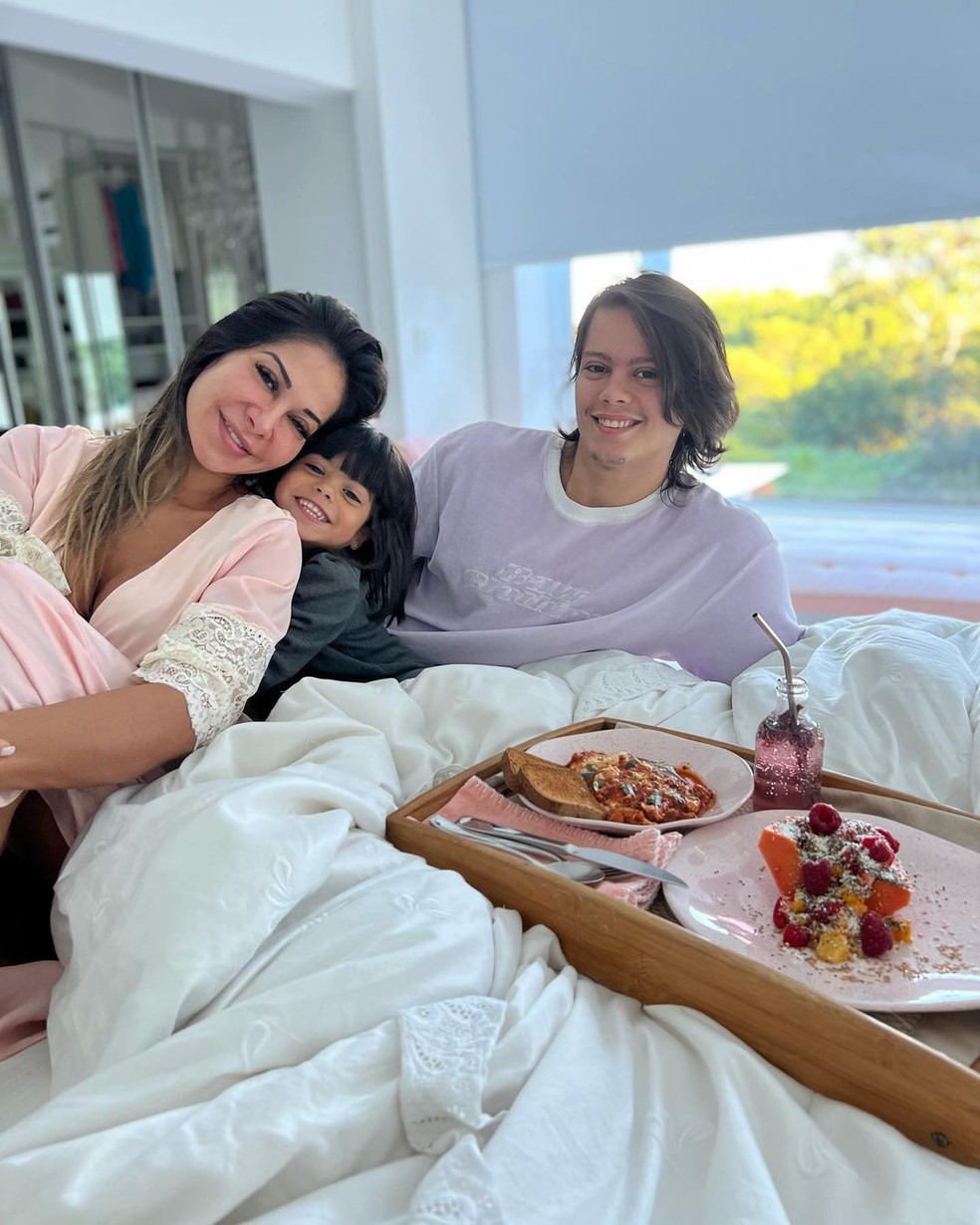Ma&iacute;ra Cardi com os filhos, Sophia e Lucas &mdash; Foto: Reprodu&ccedil;&atilde;o/Instagram